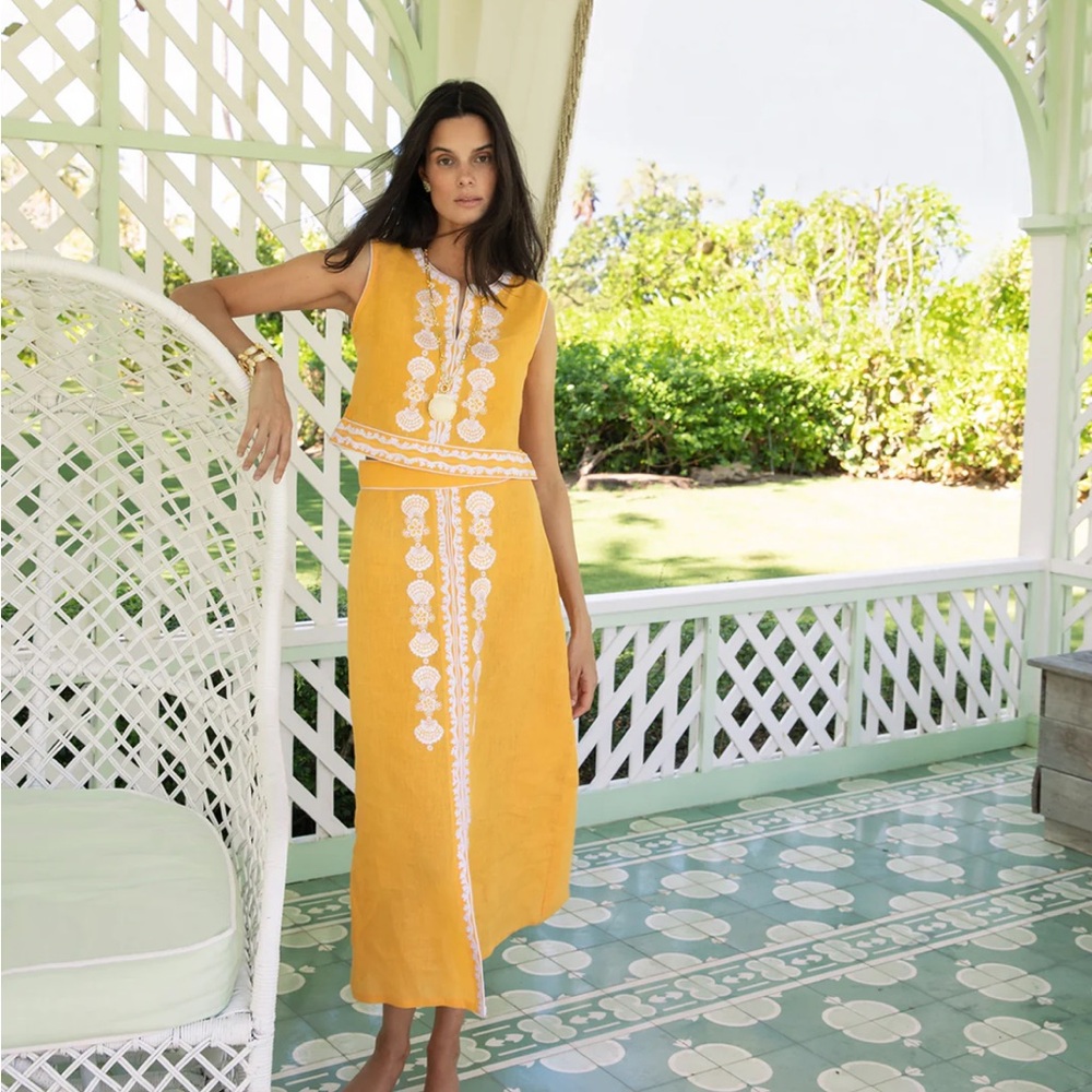 ASHA nectar Delphine 2 piece Embroidered skirt and top! This season !
